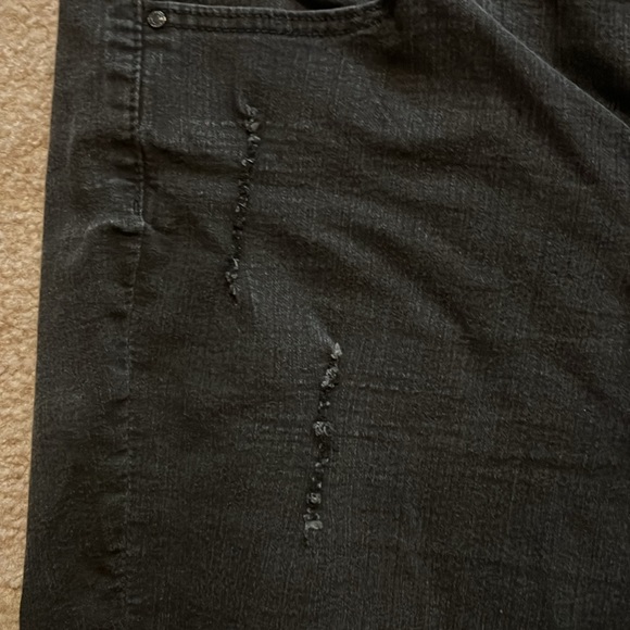 J-Lo Black Jean Shorts - Picture 2 of 6